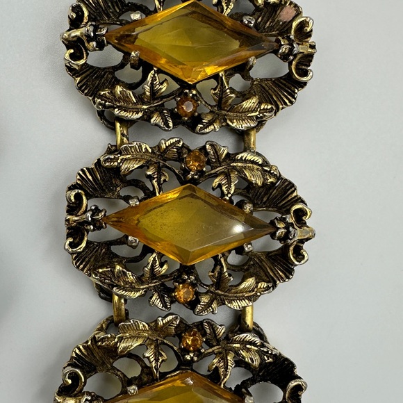 Chunky Metal Bracelet  yellow diamond cut stones with matching clip on earrings - Picture 4 of 9